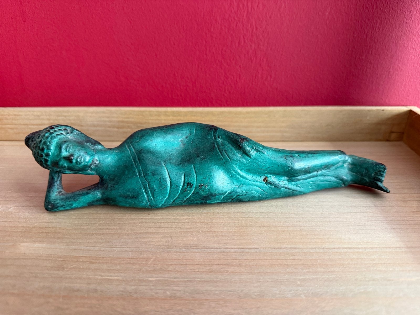 Liggende Boeddha beeldje - Groen patina, Ophalen of Verzenden, 20 - 50 cm, Beeld, Gepatineerd