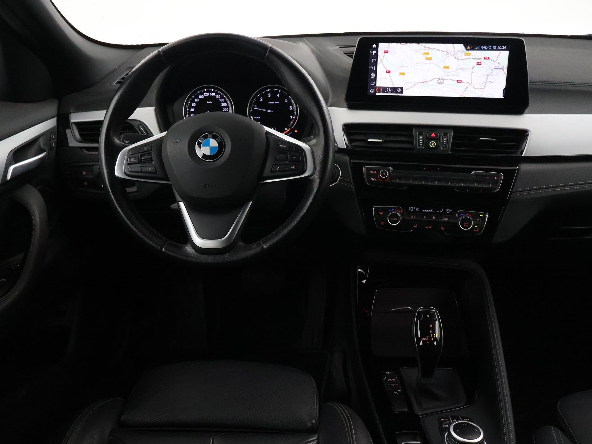 BMW X2 sDrive20i 178 PK AUT. HIGH EXECUTIVE EDITION + TREKHA, Auto's, 1998 cc, X2, 4 cilinders, Zwart