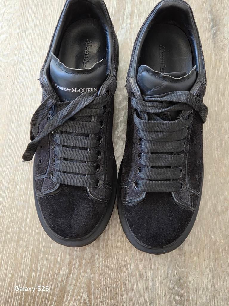 Alexander McQueen Zwarte Suède Sneakers, Kleding | Heren, Schoenen, Alexander mcqueen, Zwart, Ophalen of Verzenden, Sneakers of Gympen