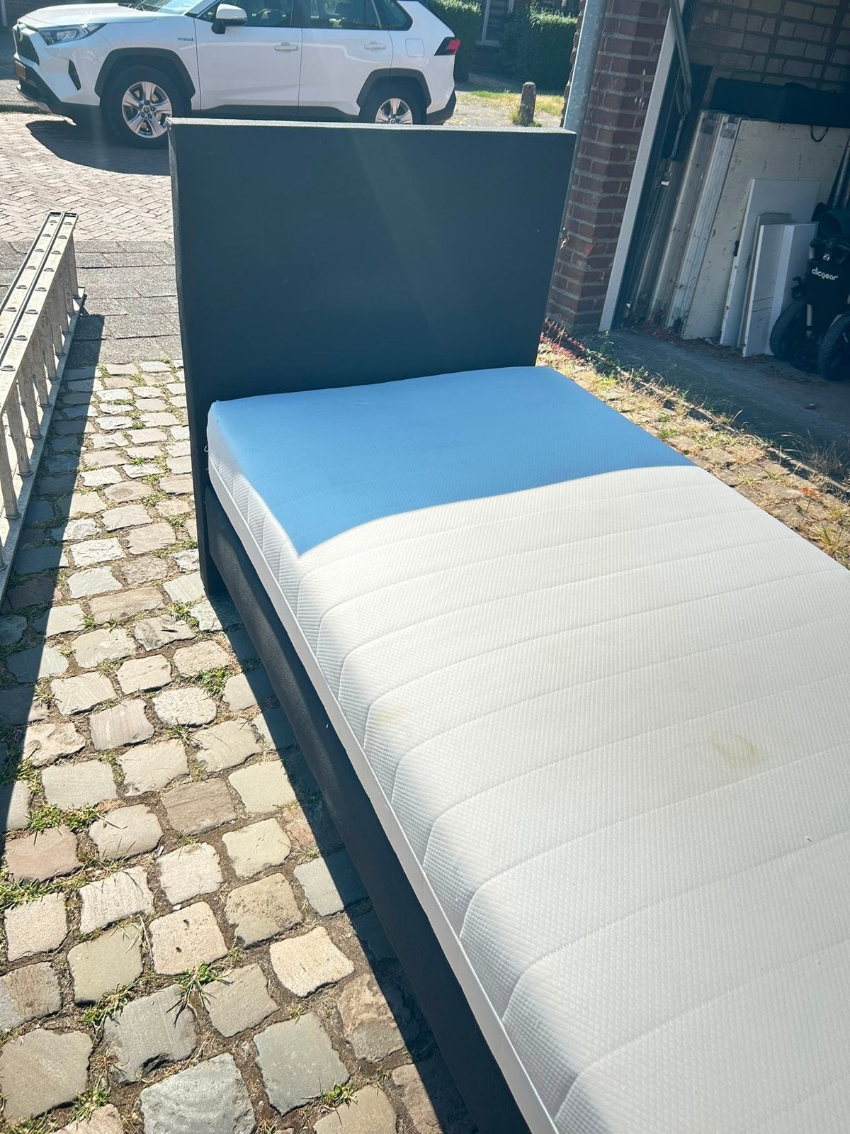 Zwarte Boxspring 210x90 incl. hoofdbord, Ophalen, 90 cm, Eenpersoons, Zo goed als nieuw