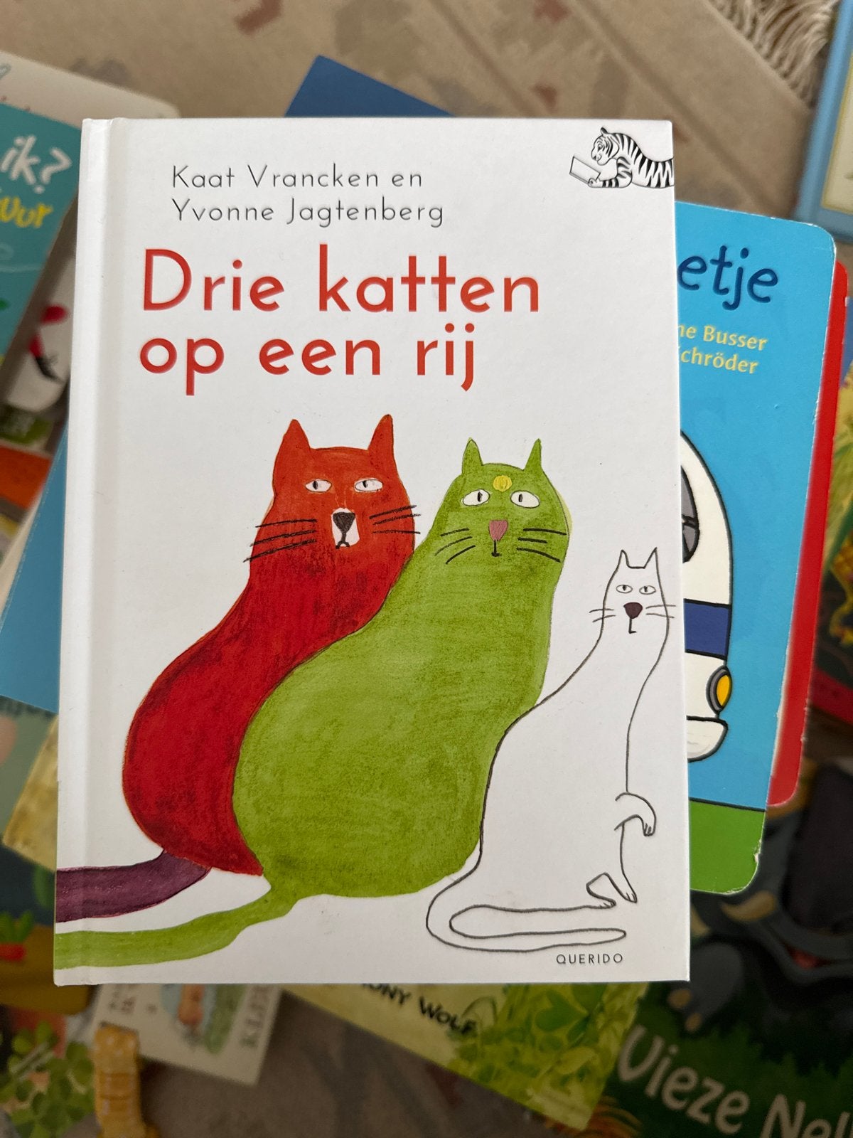 Drie katten op een rij - Kaat Vrancken & Yvonne Jagtenberg, Ophalen of Verzenden, Zo goed als nieuw, 3 tot 4 jaar