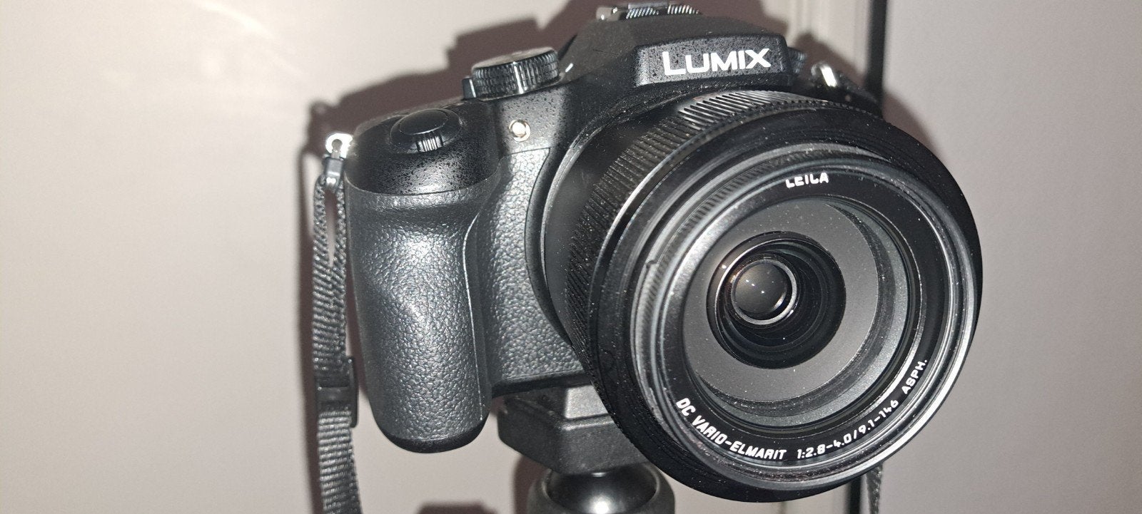 Panasonic Lumix FZ1000 met Bilora statief, Panasonic, Ophalen of Verzenden, Zo goed als nieuw, Draagriem