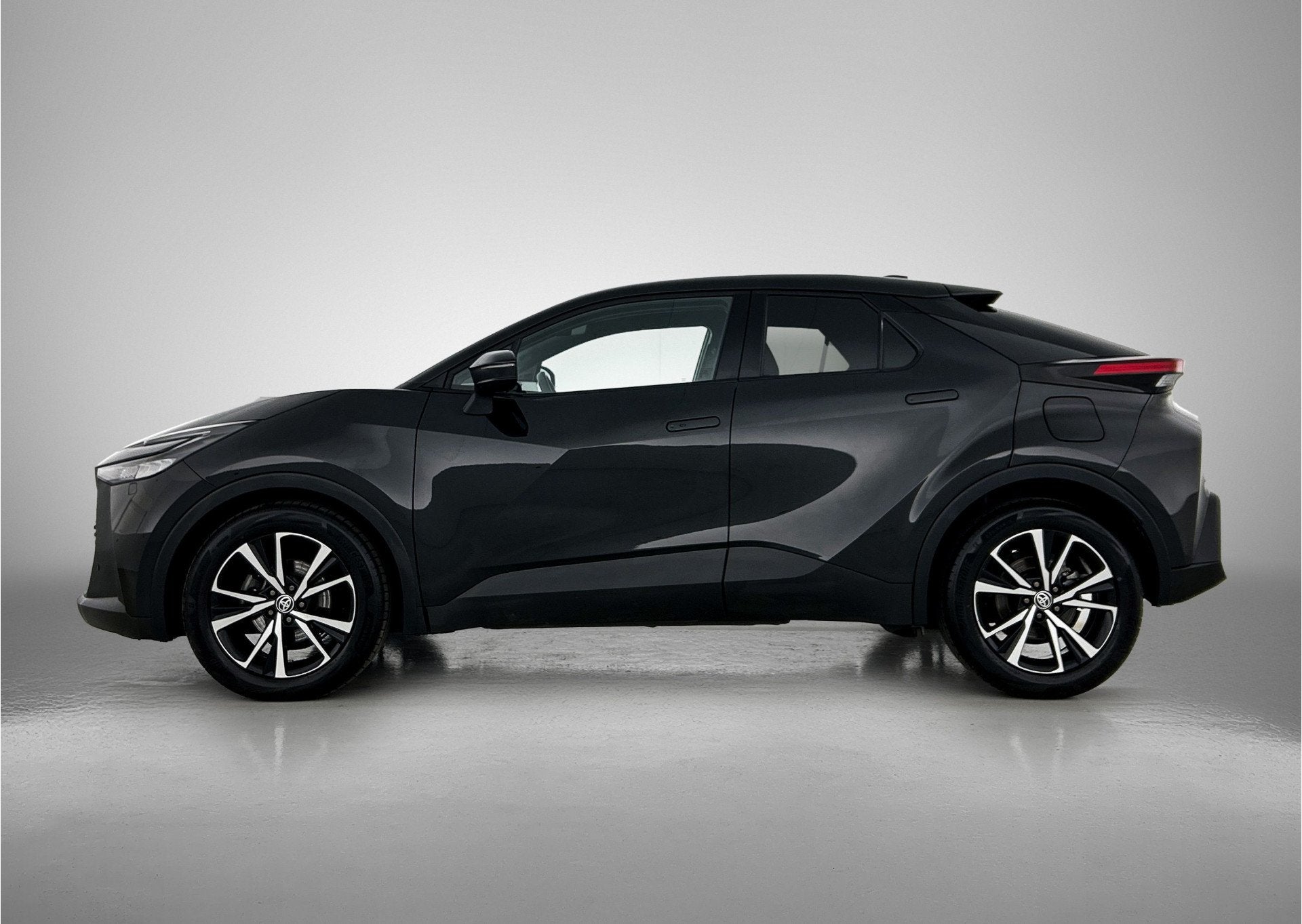 Toyota C-HR 1.8 Hybrid 140 Dynamic + Winter Pakket | BTW voe, Stof, 725 kg, 4 cilinders, Bedrijf