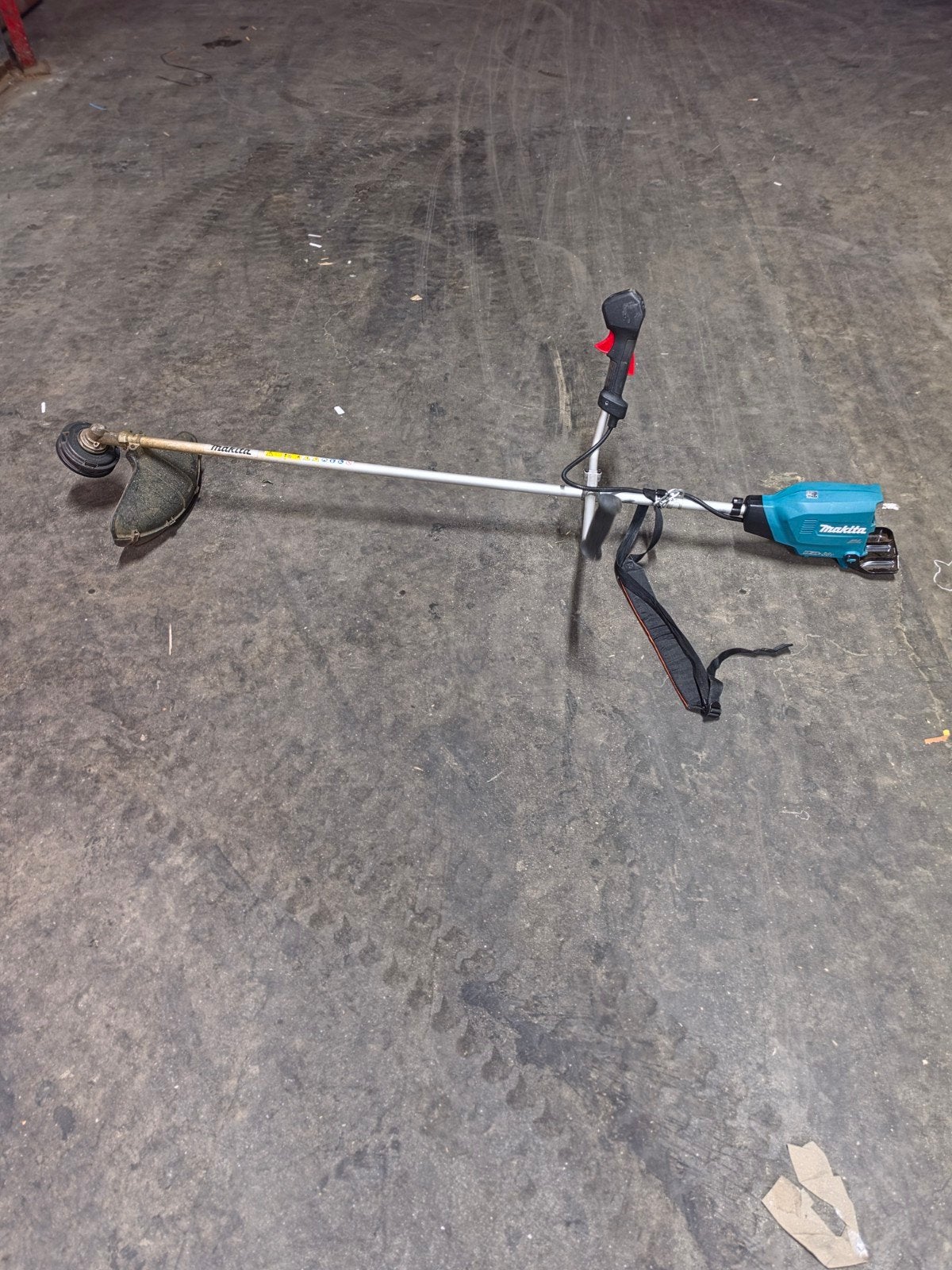Makita DUR369A 36V (2x18V)  Accu Grastrimmer / Bosmaaier, Tuin en Terras, Ophalen, Accu