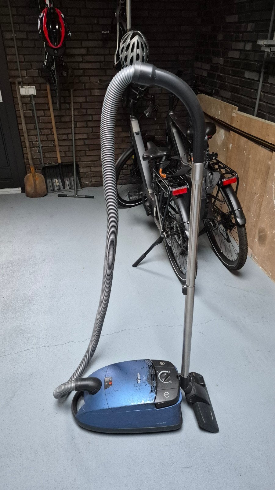 Miele stofzuiger - 1600W - Gebruikt, Witgoed en Apparatuur, Gebruikt, 1600 tot 2000 watt, Miele, Sledestofzuiger