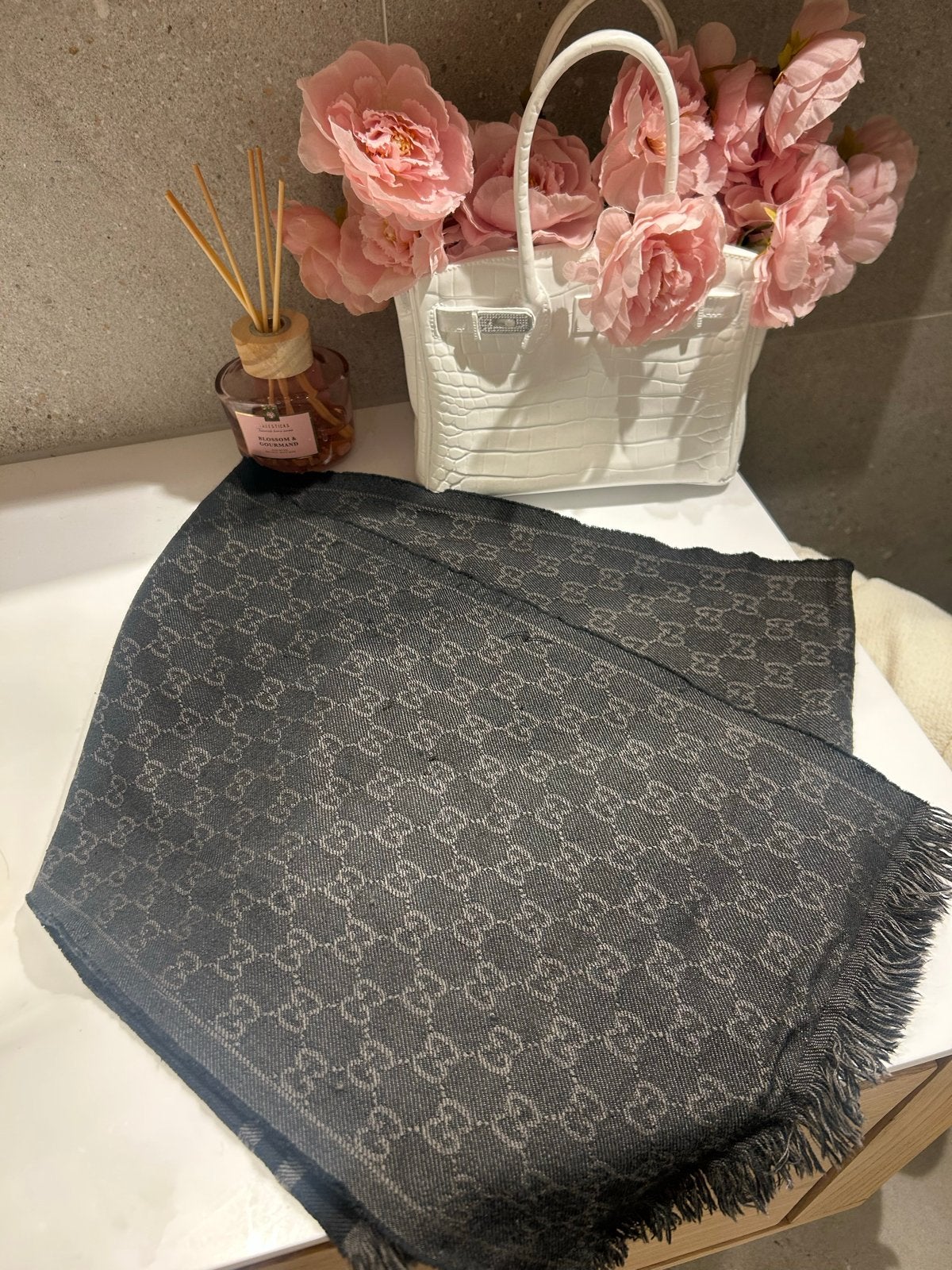 Gucci Sjaal Unisex - Zwart met GG-patroon, Ophalen of Verzenden, Zo goed als nieuw, Sjaal