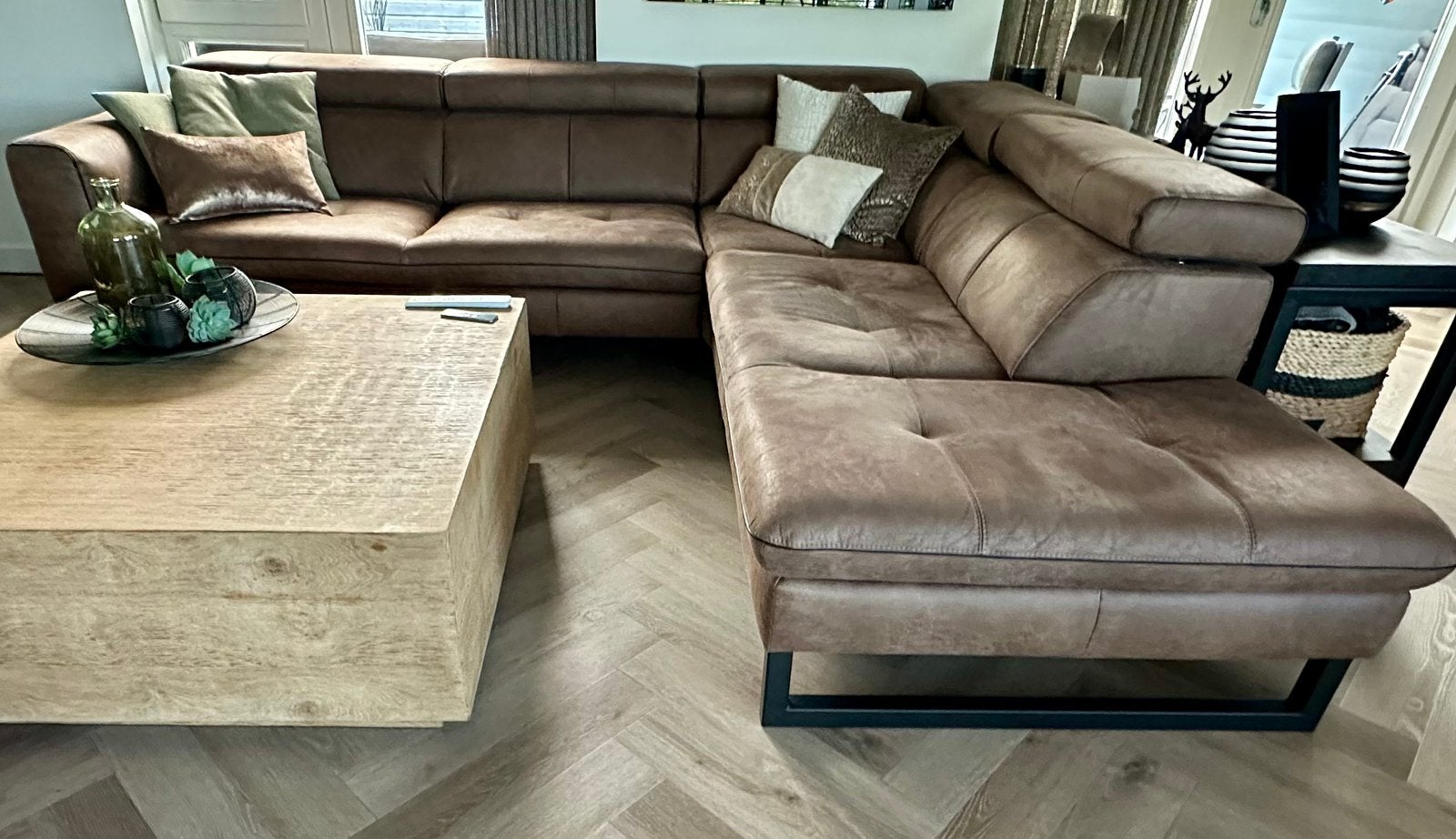 Comfortabele en ruime hoekbank van 2,85 bij 2,27 meter, Huis en Inrichting, Ophalen, Zo goed als nieuw