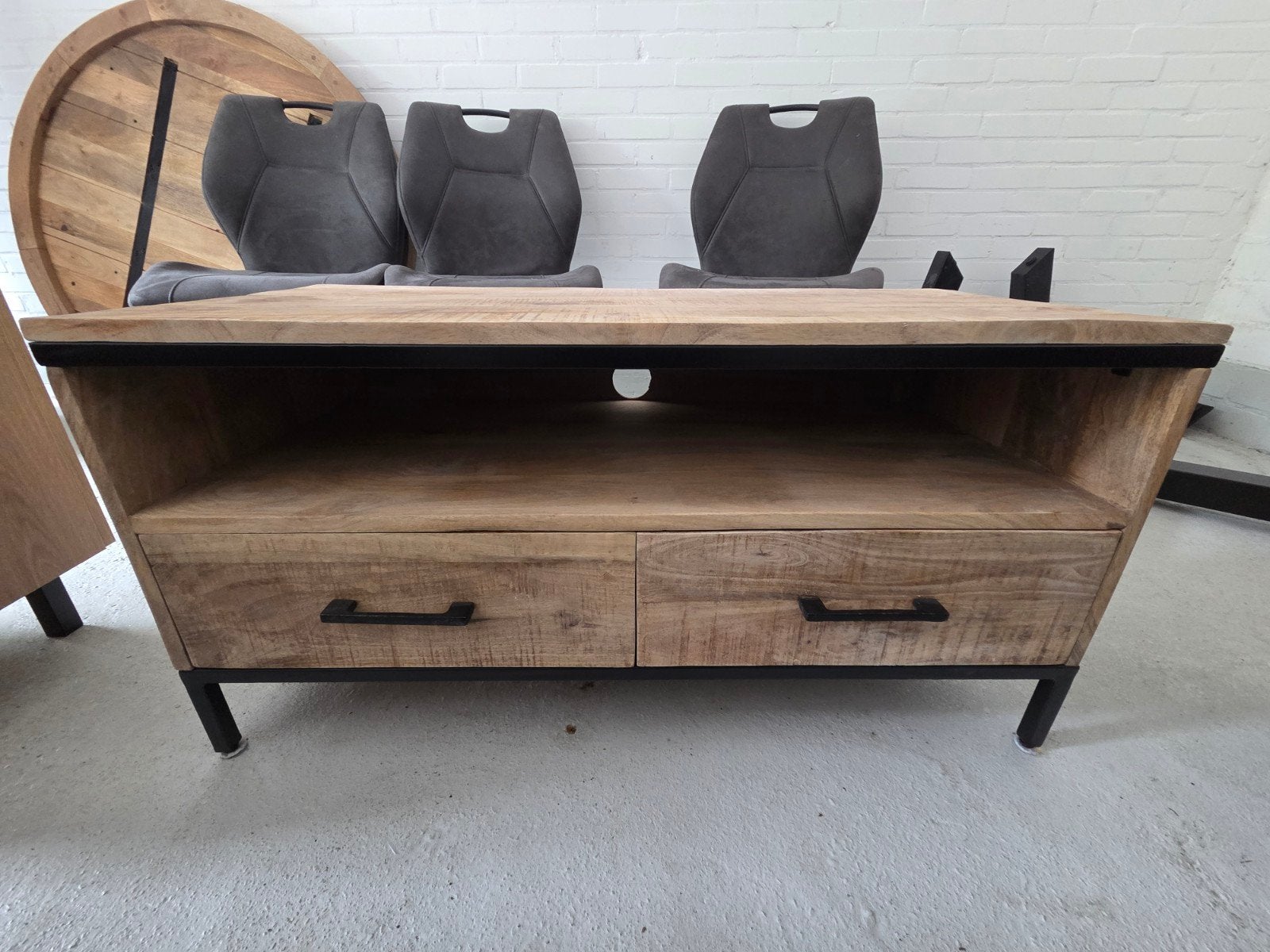 Tv meubel, Ophalen