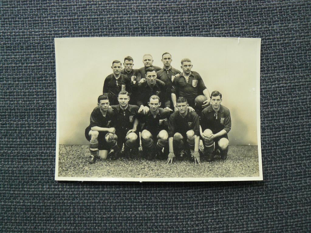 Voetbalglorie Nederlands Elftal 1936, Verzamelen, Verzenden, Zo goed als nieuw, Overige binnenlandse clubs, Poster, Plaatje of Sticker