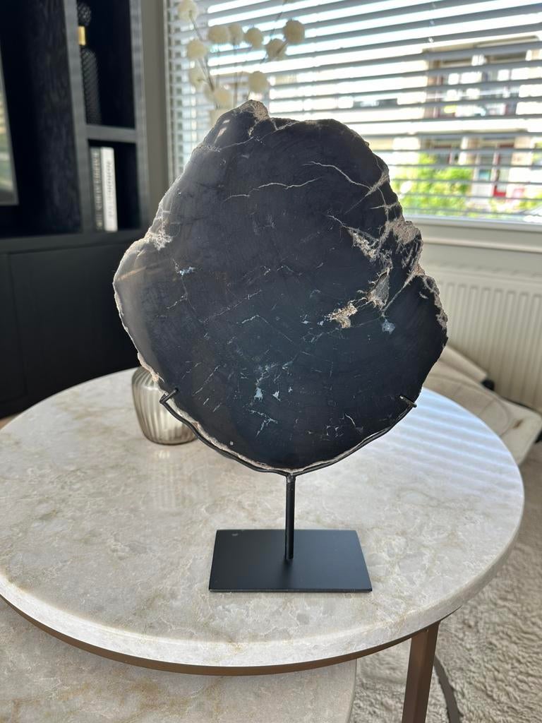 Versteend houten ornament op voet, Ophalen
