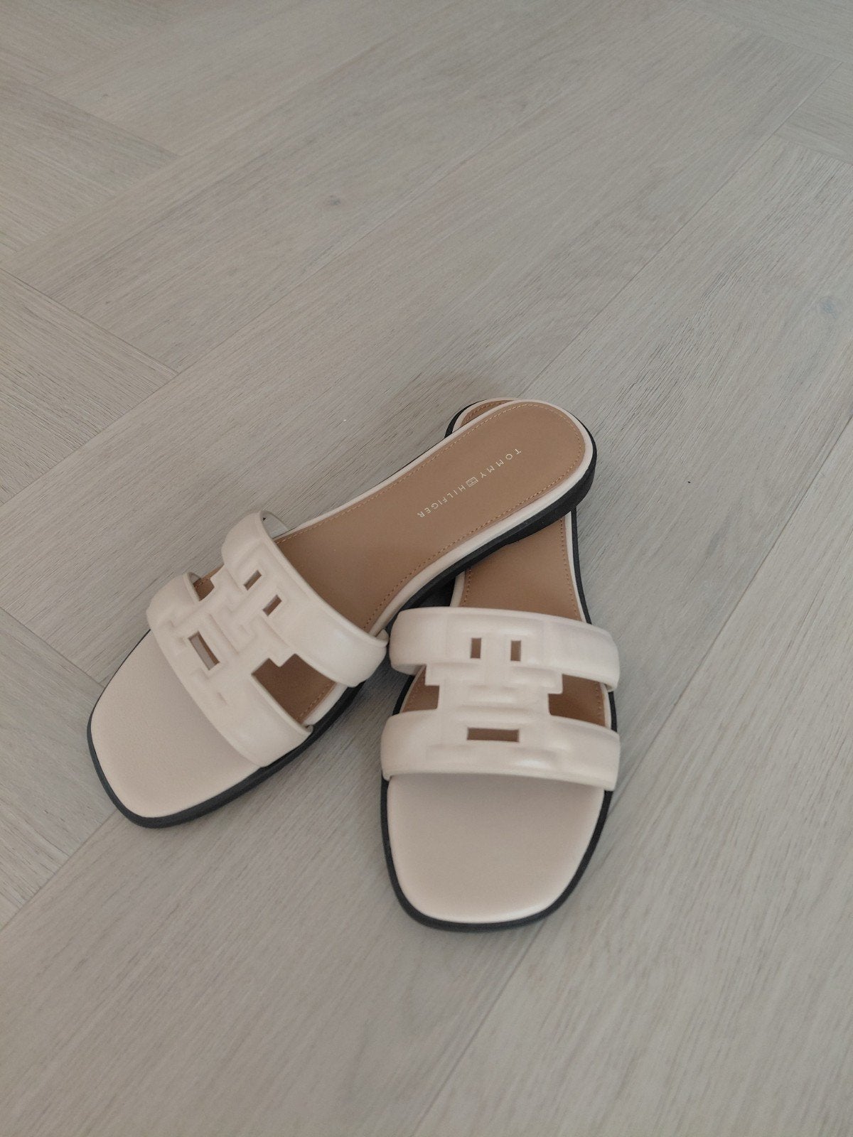 Misty Blush Tommy Hilfiger leren slippers mt. 37, Kleding | Dames, Schoenen, Ophalen of Verzenden, Nieuw