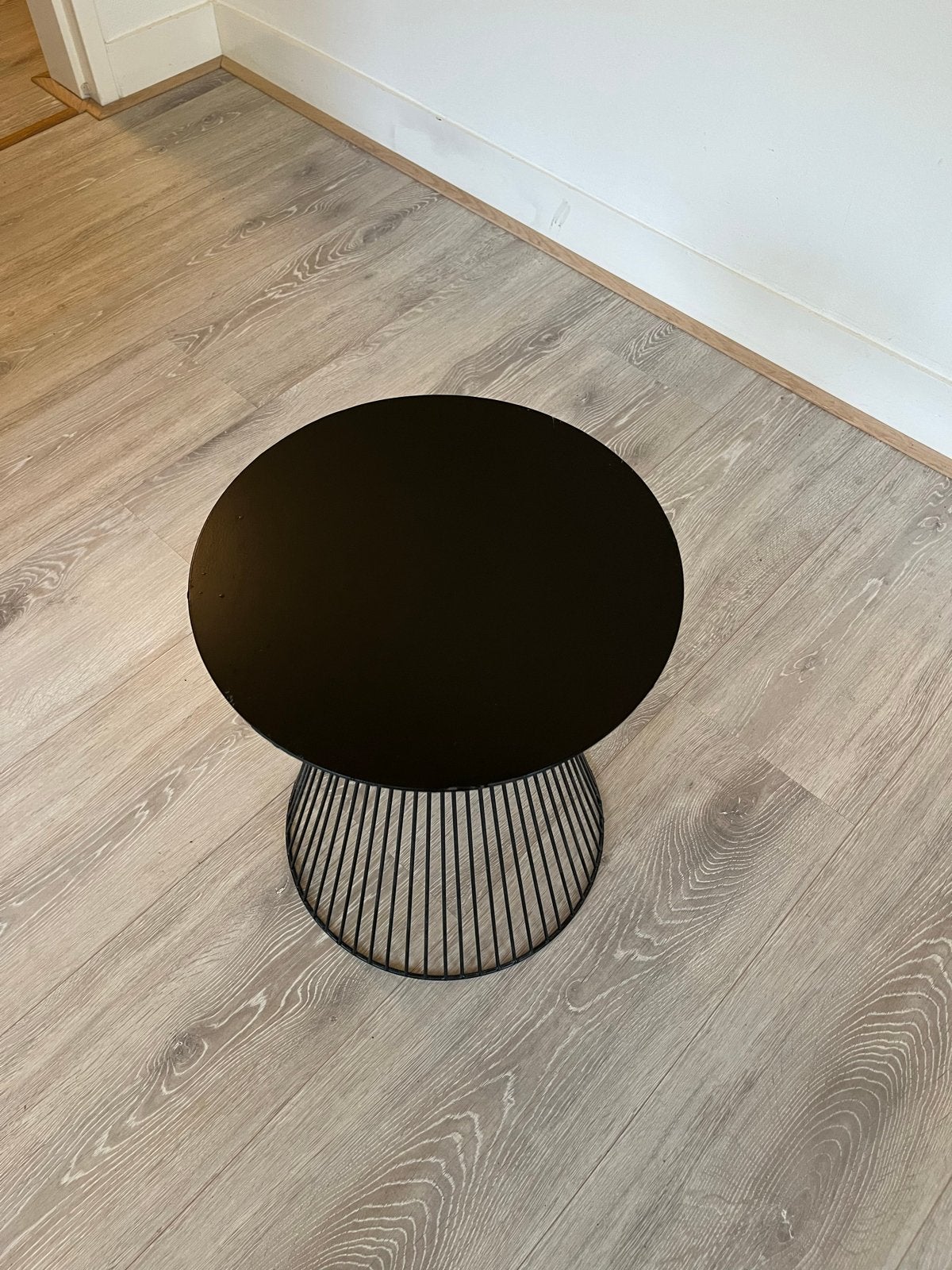 Zwart bijzettafeltje, rond, 30 cm diameter, 45 cm hoog, Ophalen, Gebruikt, Rond
