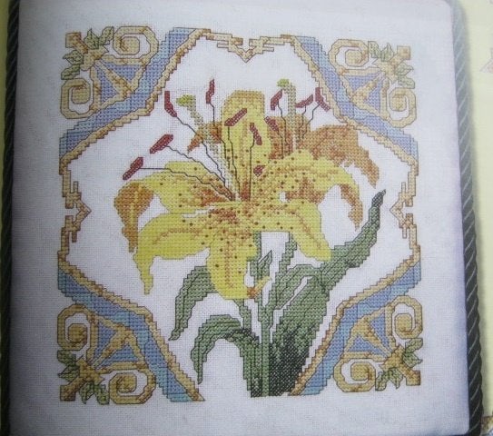 Borduurpatroon  Gele Lelie  nr 5652 do, Verzenden, Nieuw, Handborduren, Patroon