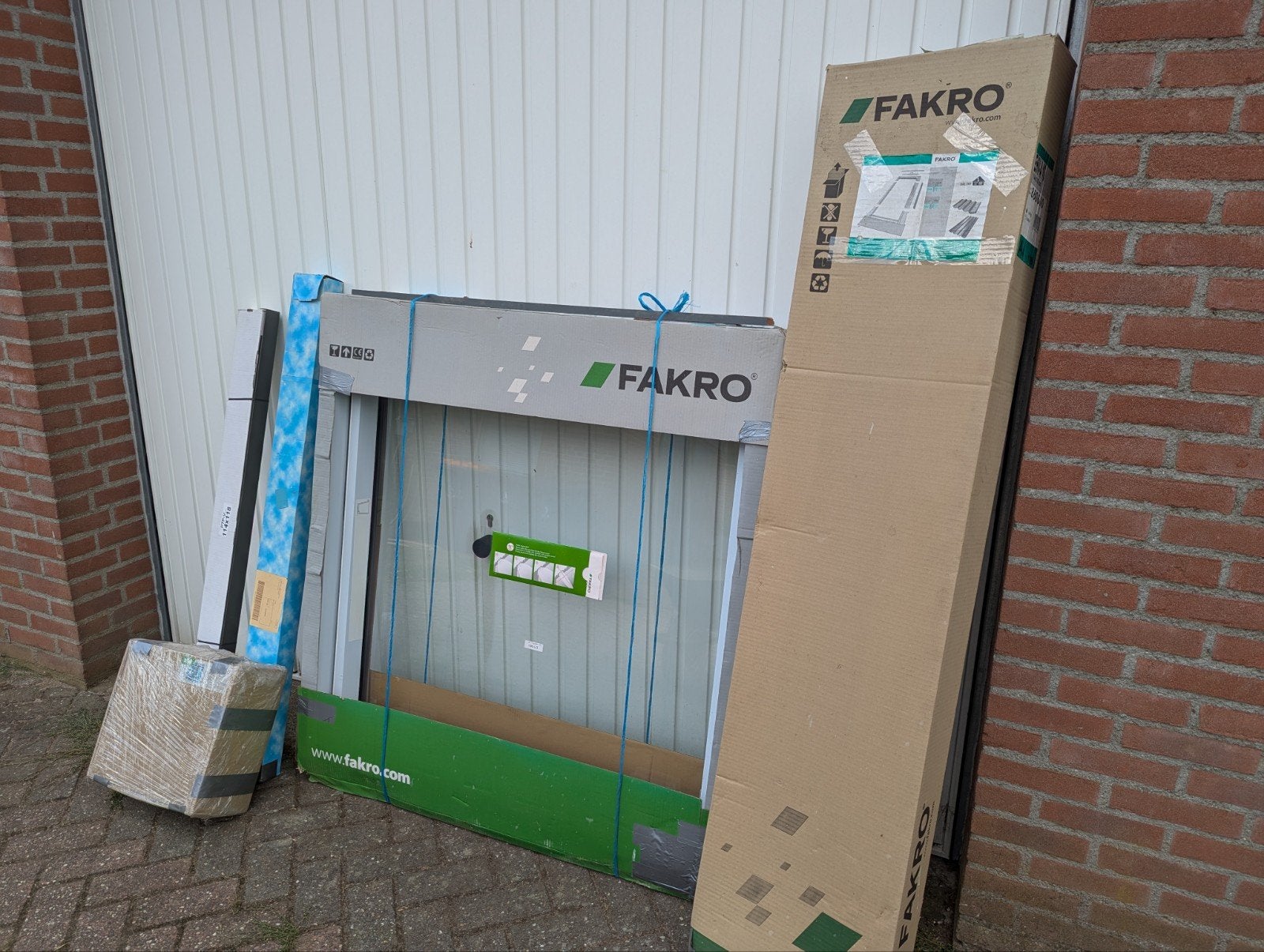 Fakro wit kunststof dakraam PTP-V u3 114x118, Kunststof, Raamkozijn, Zo goed als nieuw, Inclusief glas
