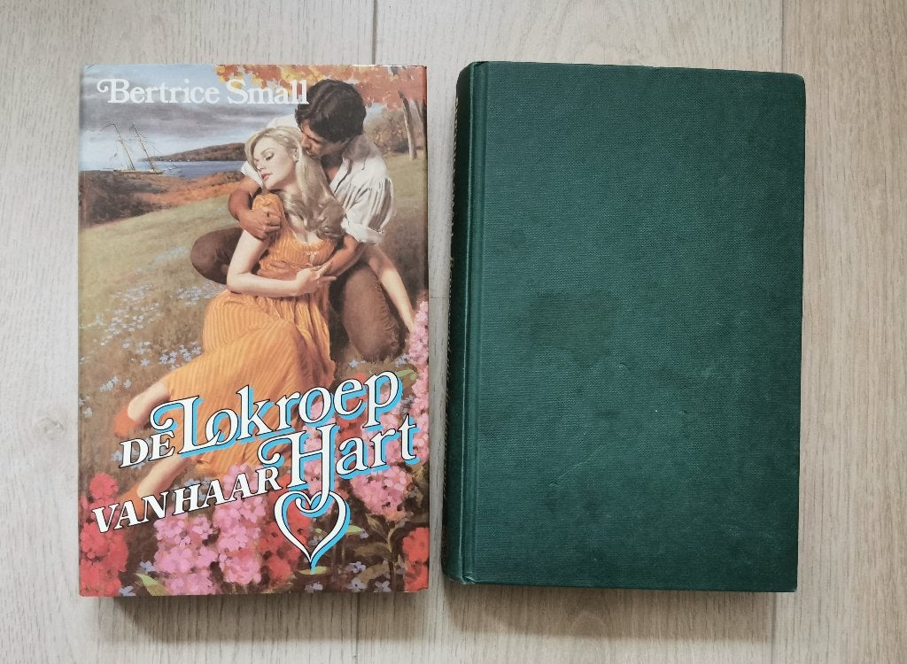 144.. bertrice small ; 2 stuks, Ophalen of Verzenden, Zo goed als nieuw