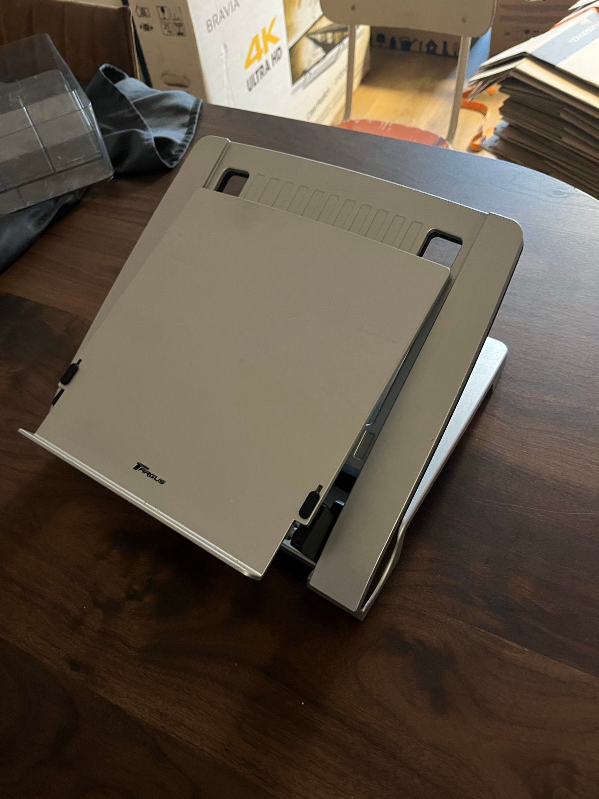 Targus Laptop Standaard, Ophalen of Verzenden, Zo goed als nieuw, In hoogte verstelbaar