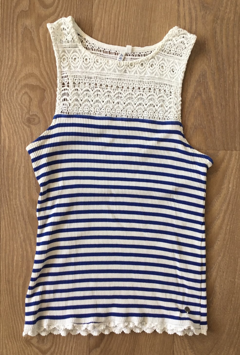 Hele fijne top wit/blauw gestreept met kant Anti Blue mt XS, Wit, Ophalen of Verzenden, Zo goed als nieuw, Zonder mouw