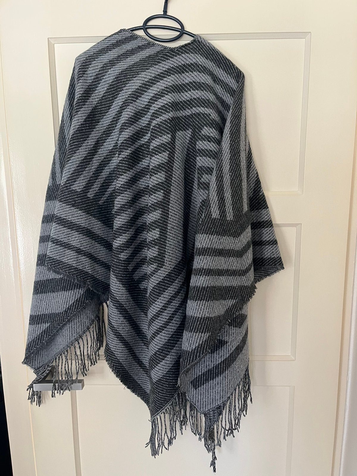 Omslagdoek of stola, Ophalen of Verzenden, Zo goed als nieuw, Maat 46/48 (XL) of groter, Sjaal