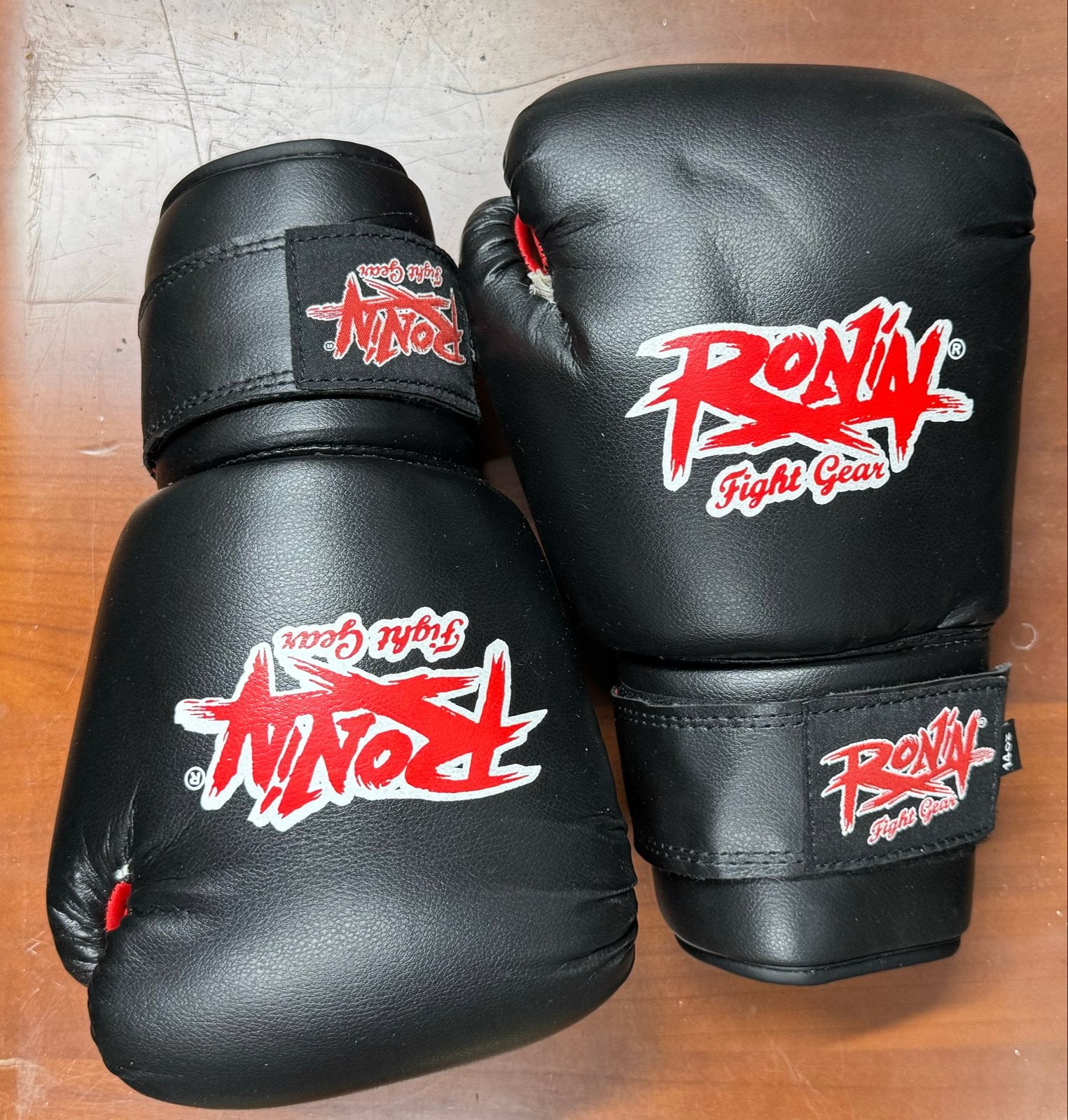 Ronin Fight Gear Bokshandschoenen 14oz Zwart/Rood, Ophalen, Zo goed als nieuw, Bokshandschoenen