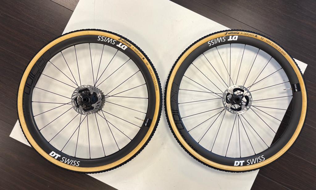 DT Swiss CRC1100 carbon tube wielsets + Dugast tubes, nieuw, Ophalen, Band, Zo goed als nieuw, Info