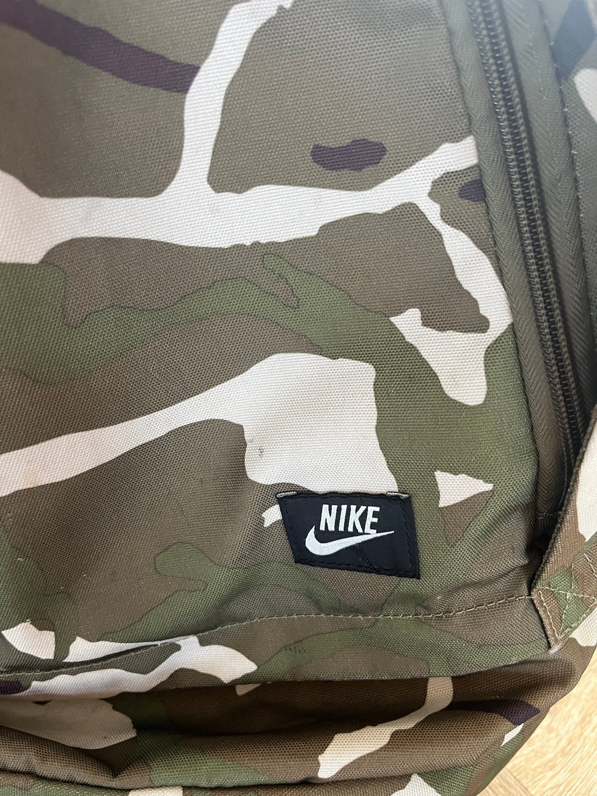 Nike rugtas - Camouflage print, 25 tot 40 cm, Ophalen of Verzenden, Zo goed als nieuw, Overige merken