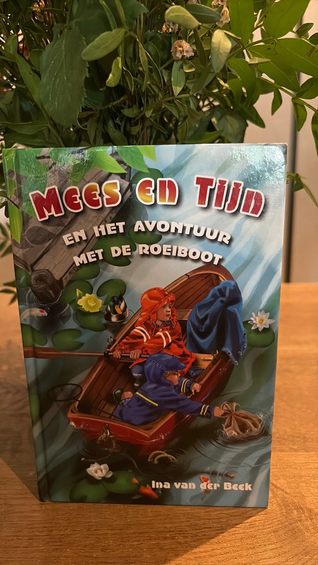 Ina van der Beek Mees en Tijn en he avontuur met de roeiboot, Boeken, Ophalen of Verzenden, Zo goed als nieuw, Fictie algemeen