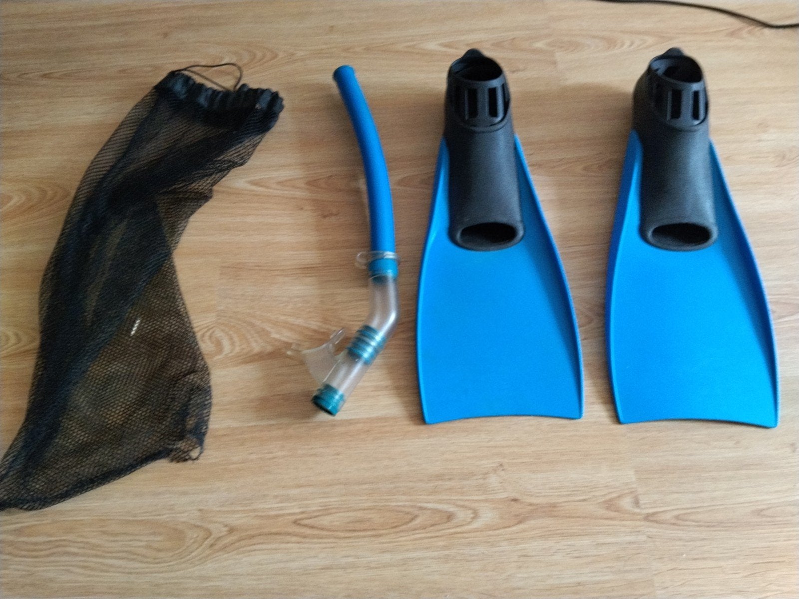 Zwemvliezen/flippers maat 3-5 met snorkel en opbergnet, Watersport en Boten, Duiken, Ophalen of Verzenden, Gebruikt, Zwem- of Duikvliezen