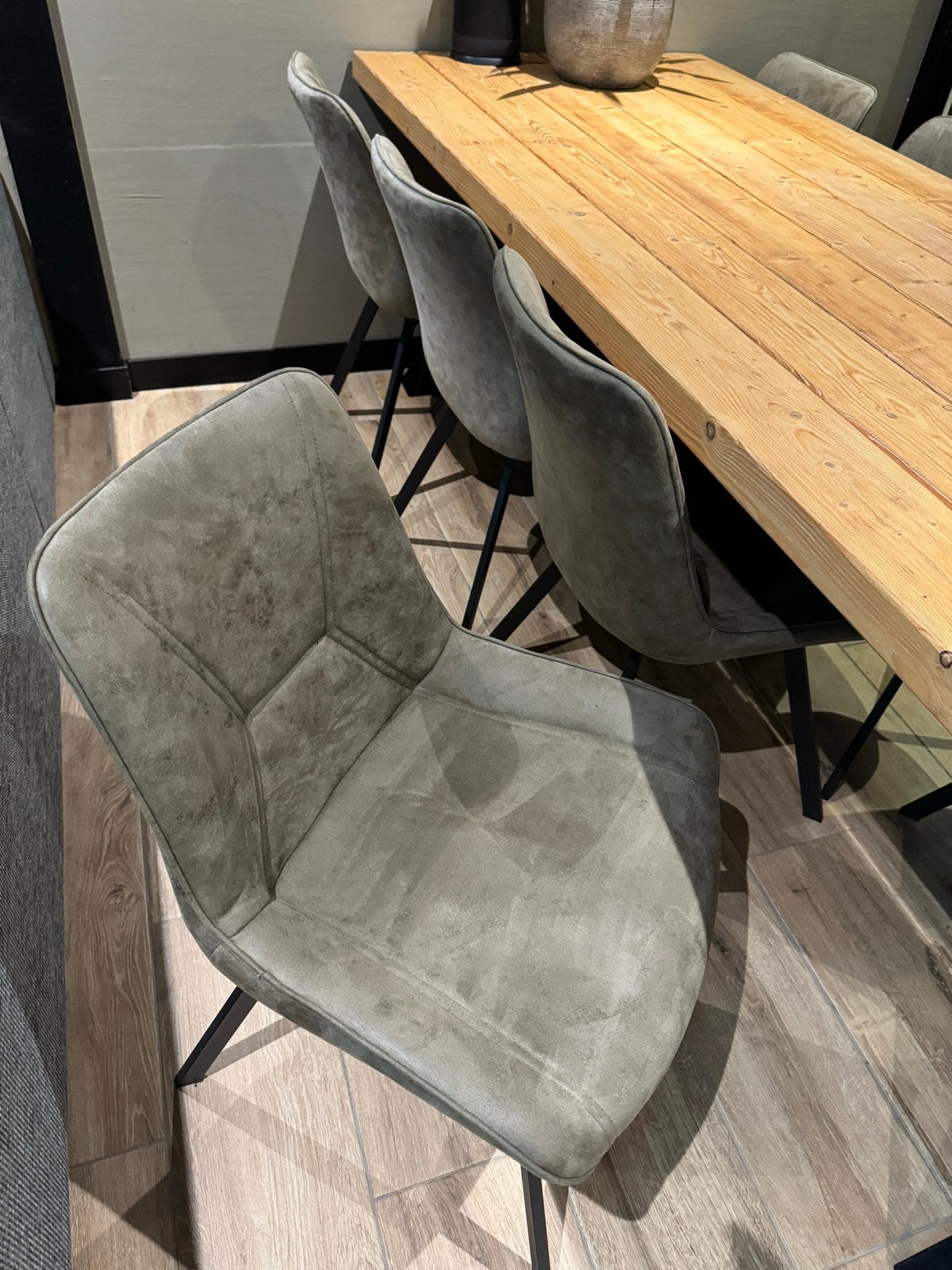 8 Eetkamerstoelen - Grijs/groen Zo goed als nieuw, Ophalen, Zo goed als nieuw, Vijf, Zes of meer stoelen, Stof