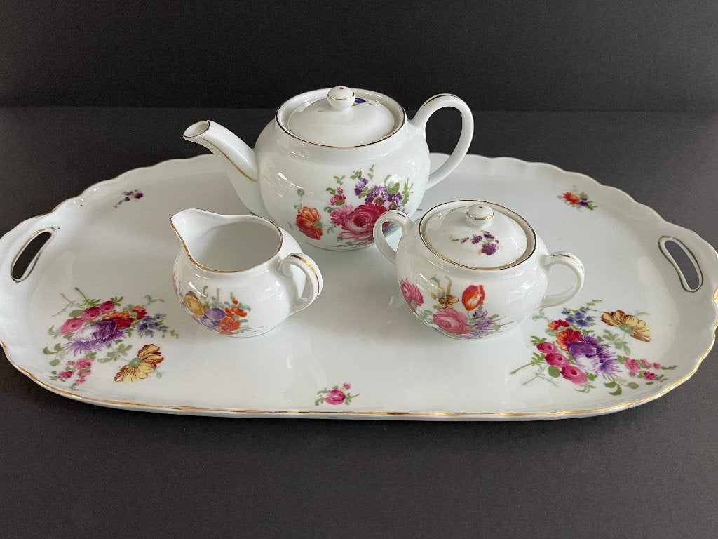 Dienblad met theepot, suikerpot, melkkannetje Victoria China, Ophalen of Verzenden