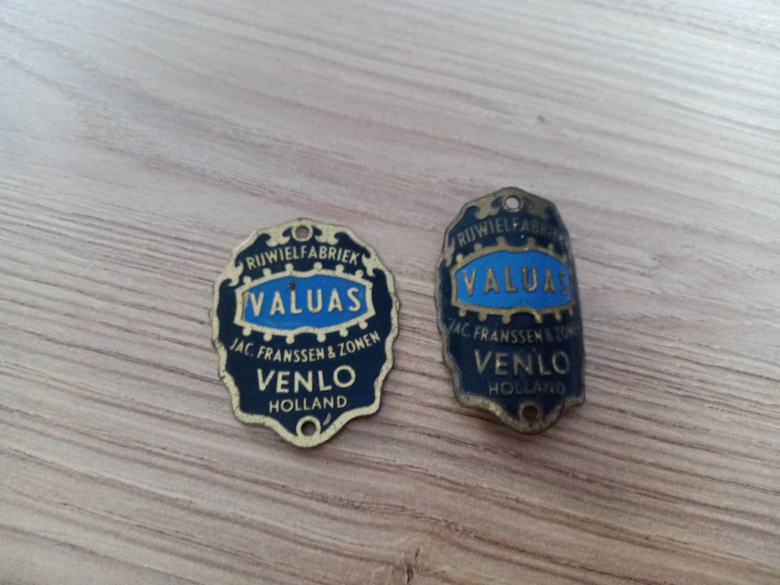 2x Antieke Valuas Fiets Hoofdplaatjes - Venlo Holland, Ophalen of Verzenden, Gebruikt, Valuas