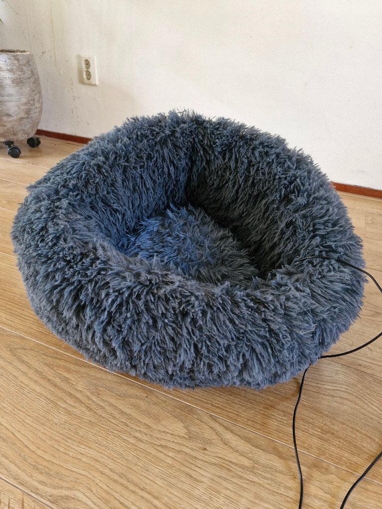 Poezen mandje met uitneembaar verwarmd kleedje, Ophalen of Verzenden, Zo goed als nieuw