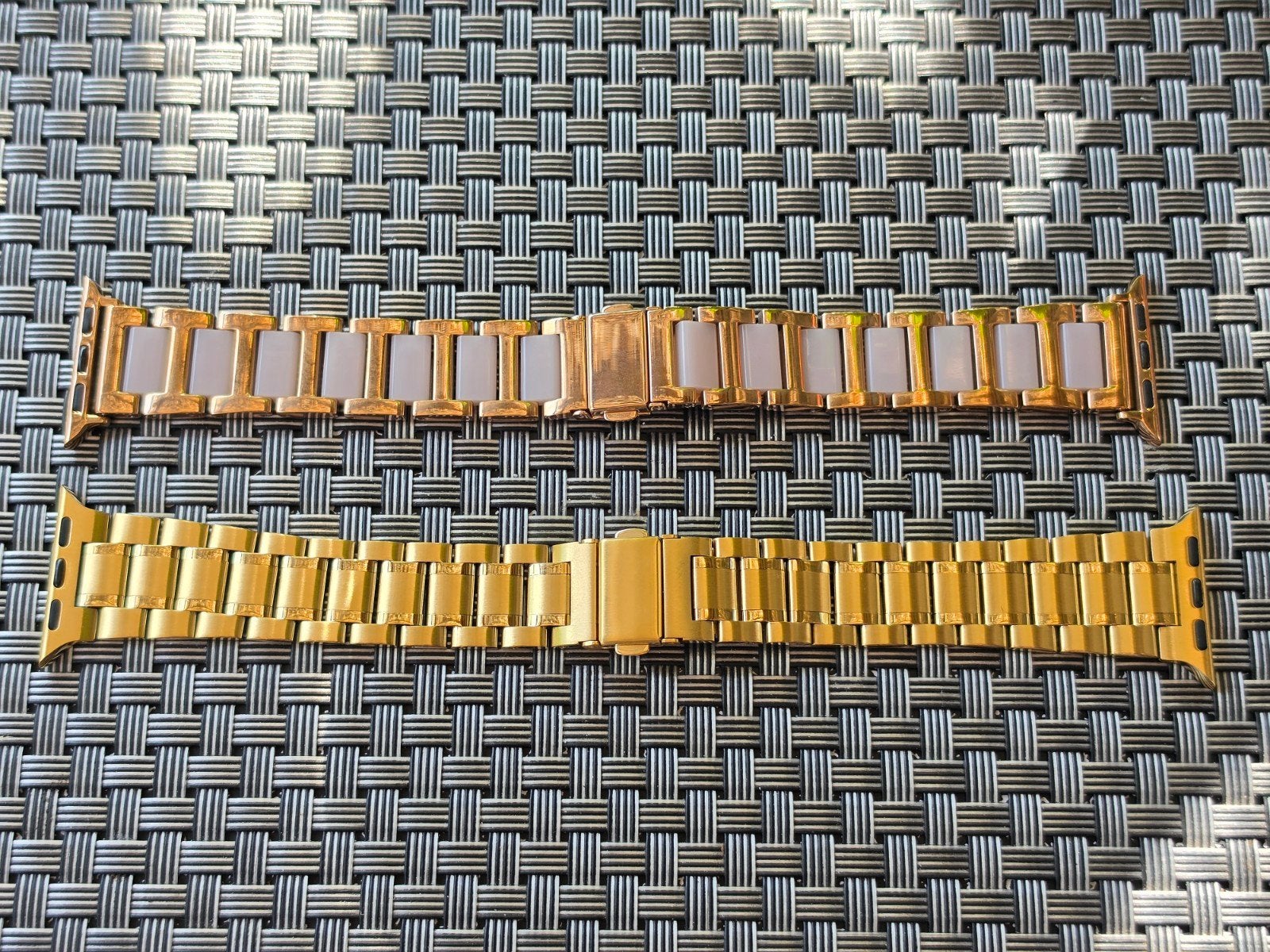 2x RVS Apple Watch bandjes – goud & roségoud – ongebruikt, Ophalen of Verzenden, Nieuw, Roze, IOS