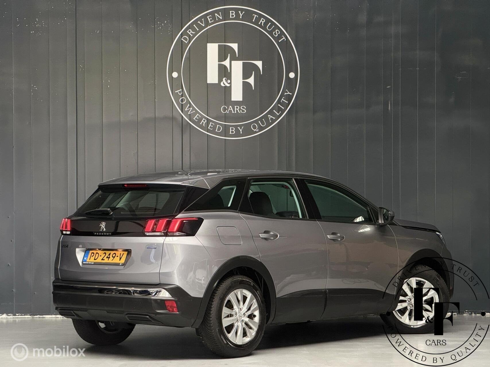 Peugeot 3008 1.2 PureTech Active|Automaat|CarPlay|Camera|Tre, Auto's, Peugeot, Stof, Gebruikt, 1199 cc, 19 km/l