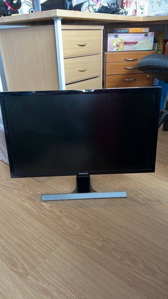Samsung U28E590D 28” 4K UHD monitor – 38402160, Gebruikt, Ultra HD (4K), HDMI, 61 t/m 100 Hz