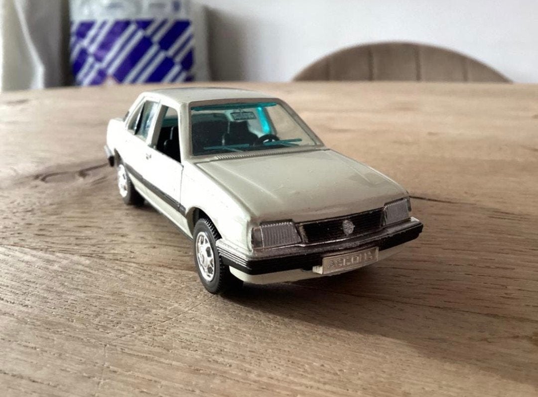 Opel Ascona C Gama 1:43 West Germany met openende delen, Hobby en Vrije tijd, Ophalen of Verzenden, Zo goed als nieuw, Auto, Gama