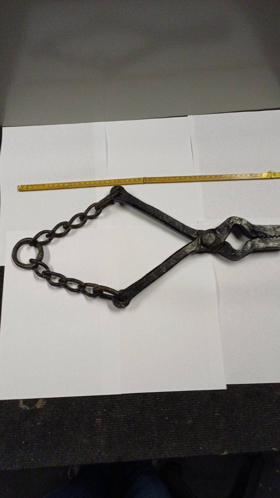 Antieke smeedijzeren tang met ketting, Ophalen of Verzenden