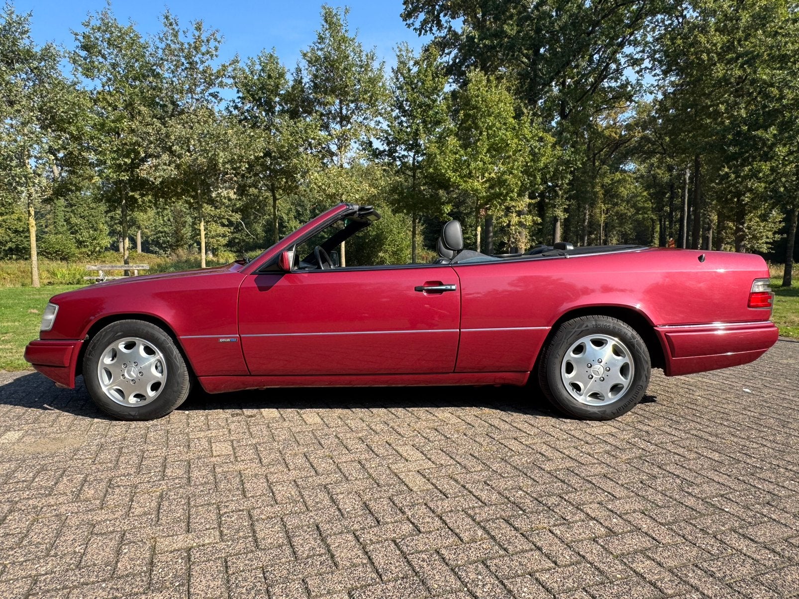 Mercedes-Benz E220 W124 Cabriolet Sportline, Voorwielaandrijving, Zwart, Cabriolet, Leder
