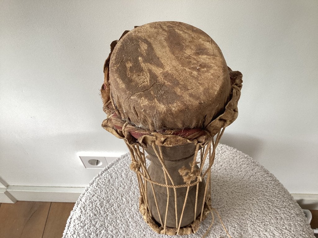 Antieke originele Afrikaanse talking drum., Muziek en Instrumenten, Ophalen, Gebruikt, Trommel