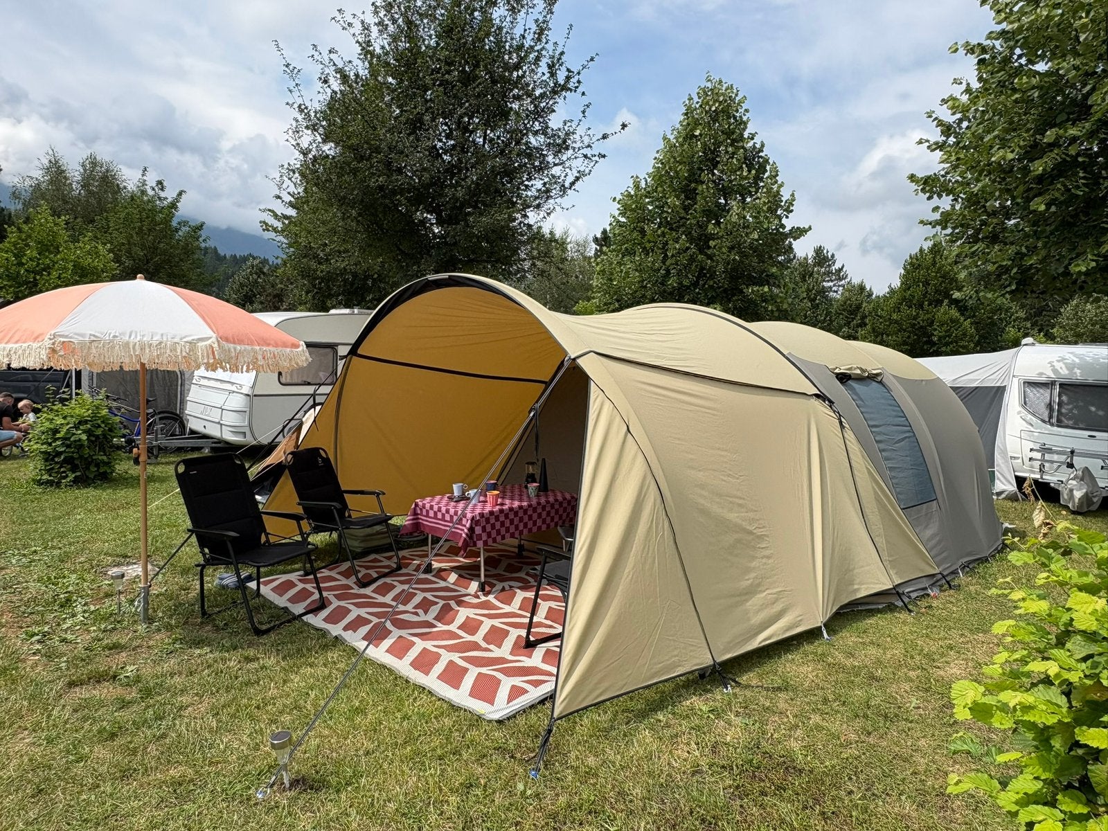 Falco buizerd 3500 gezinstent inclusief luifel met zijwanden, Caravans en Kamperen, Ophalen, Zo goed als nieuw, Tot en met 4