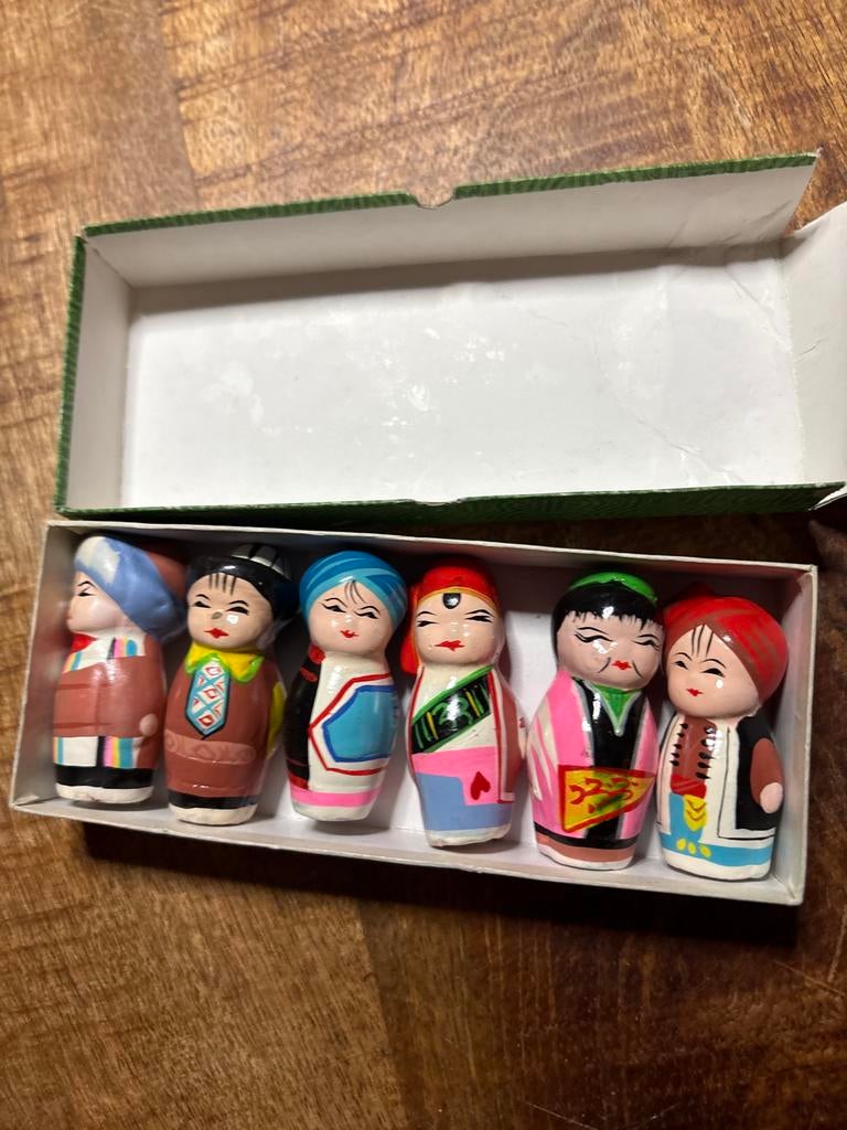Set van 6 chinese klei poppetjes in traditionele kleding, Ophalen of Verzenden, Gebruikt