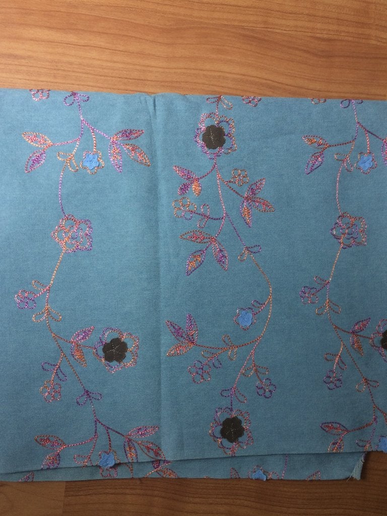 BIZZKIDS / STENZO NIEUWE lichtblauwe stof bloemen borduren, Hobby en Vrije tijd, Overige materialen, Blauw, Nieuw, Ophalen of Verzenden