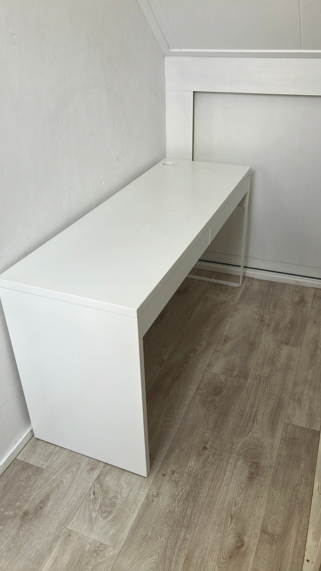 stijlvol en functioneel IKEA MICKE bureau in het wit, Huis en Inrichting, Bureaus, Gebruikt, IKEA, Hout, Wit, Ophalen
