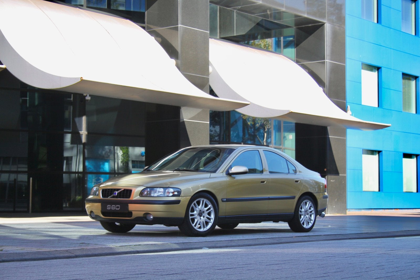 Volvo S60 2.4 2001 | Uniek! | Dolby Surround | Telefoon, Voorwielaandrijving, Zwart, S60, 75 €/maand