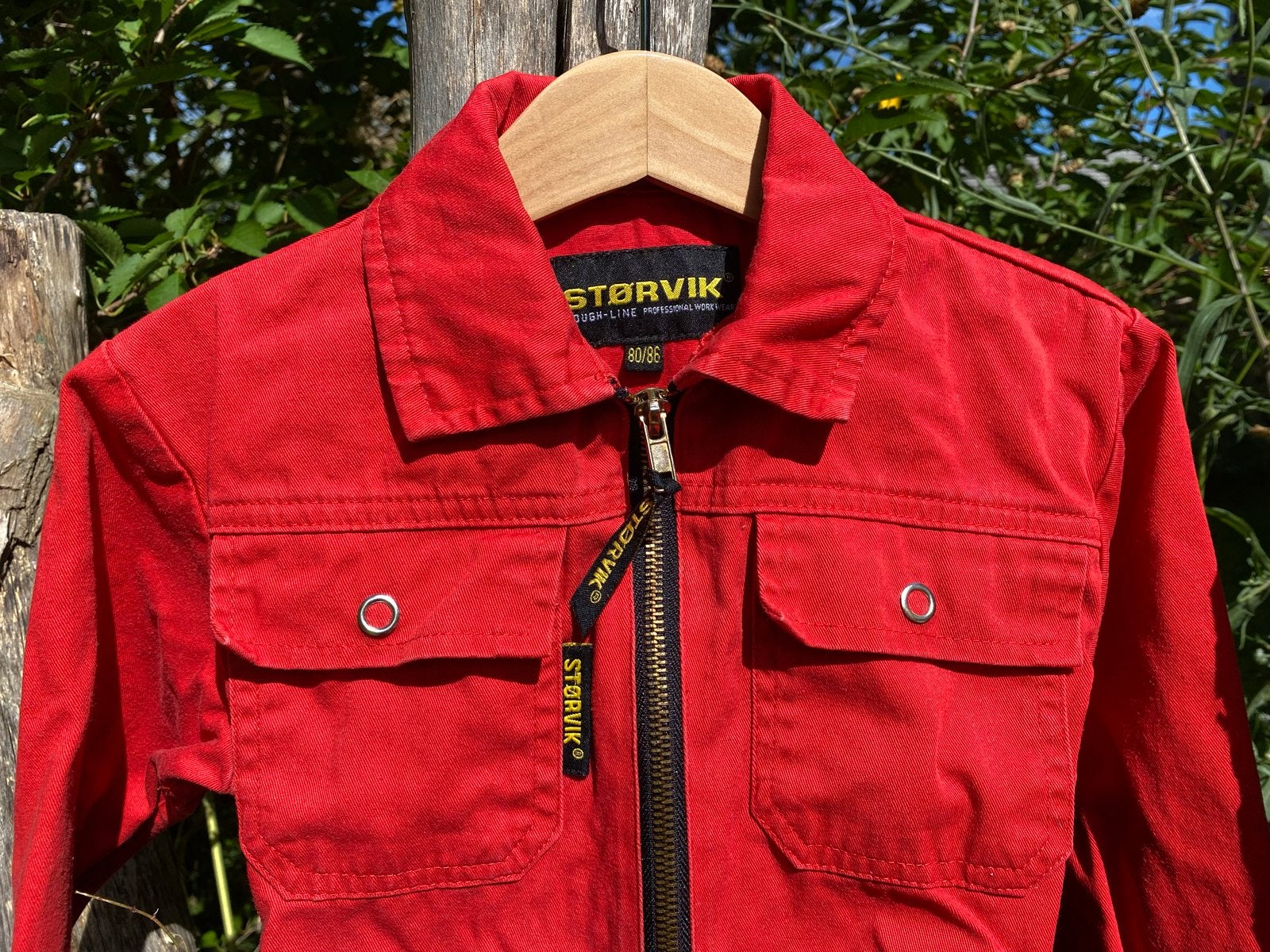 Rood kinderoverall van Størvik, maat 80/86, Ophalen, Gebruikt, Jongen of Meisje