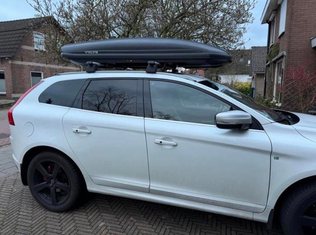 TE HUUR: Thule Volvo dakkoffer Space Design 420, Auto diversen, Dakkoffers, Ophalen, Zo goed als nieuw