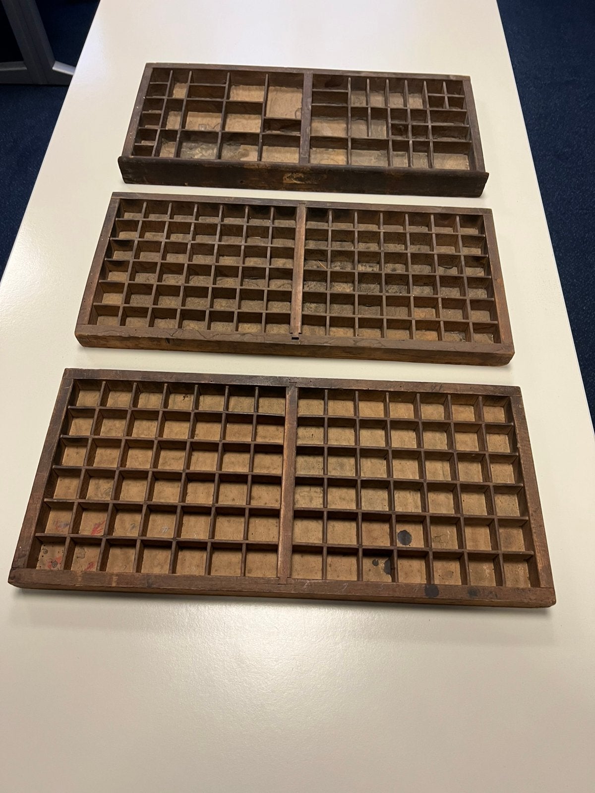 3 ZELDZAME antieke originele LETTERBAKKEN 1 met Hoge Rand, Ophalen of Verzenden
