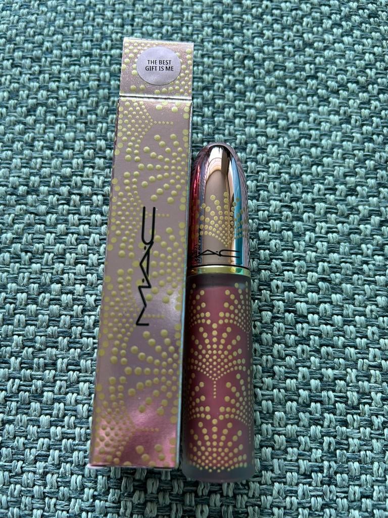 MAC Powder Kiss Liquid Lip-The Best Gift gift is ME-Nieuw!, Nieuw, Ophalen of Verzenden, Make-up, Overige kleuren
