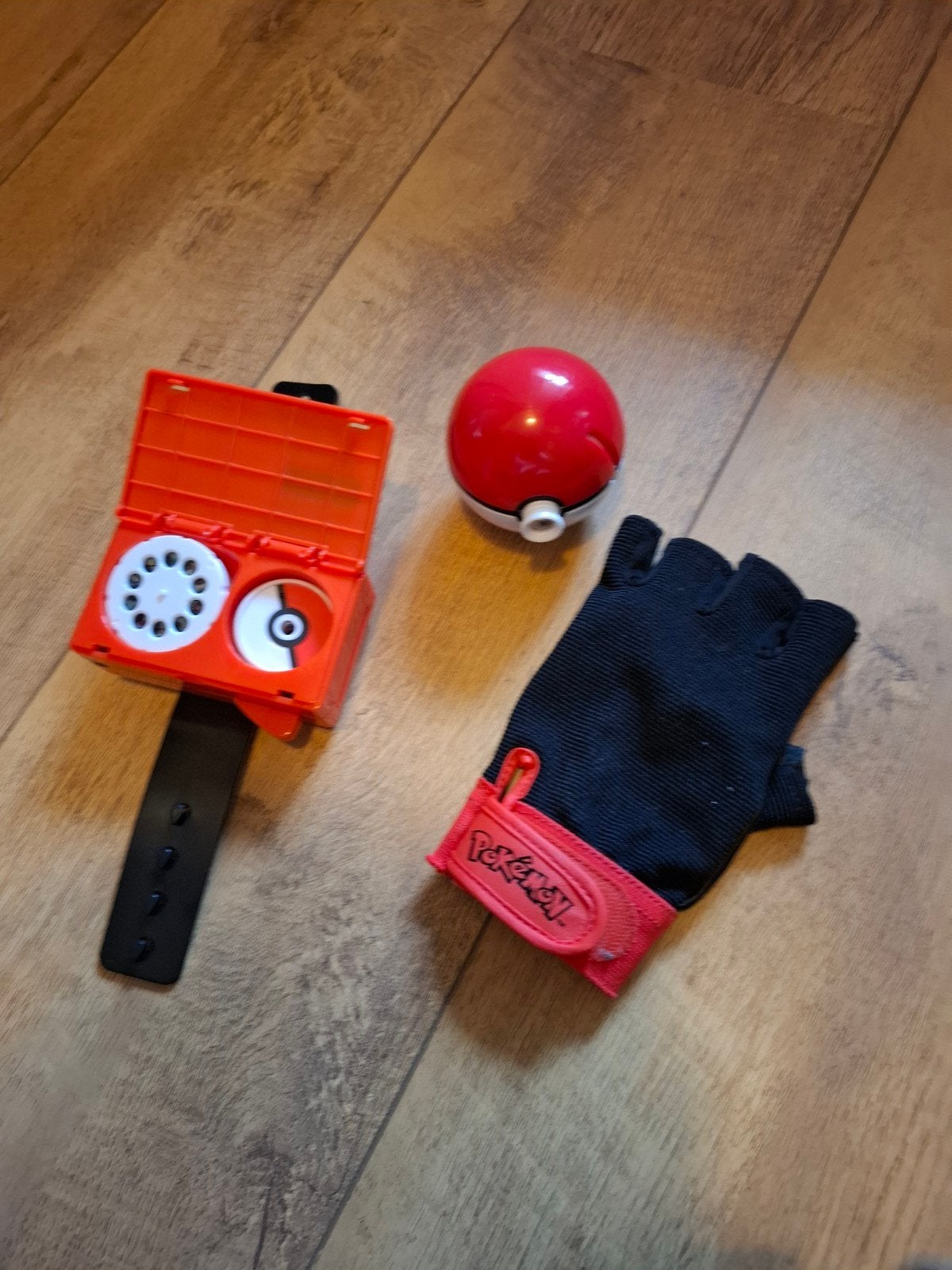 Pokémon Trainer Set: Pokéball, handschoen & Pokédex, Ophalen of Verzenden, Zo goed als nieuw, Jongen of Meisje