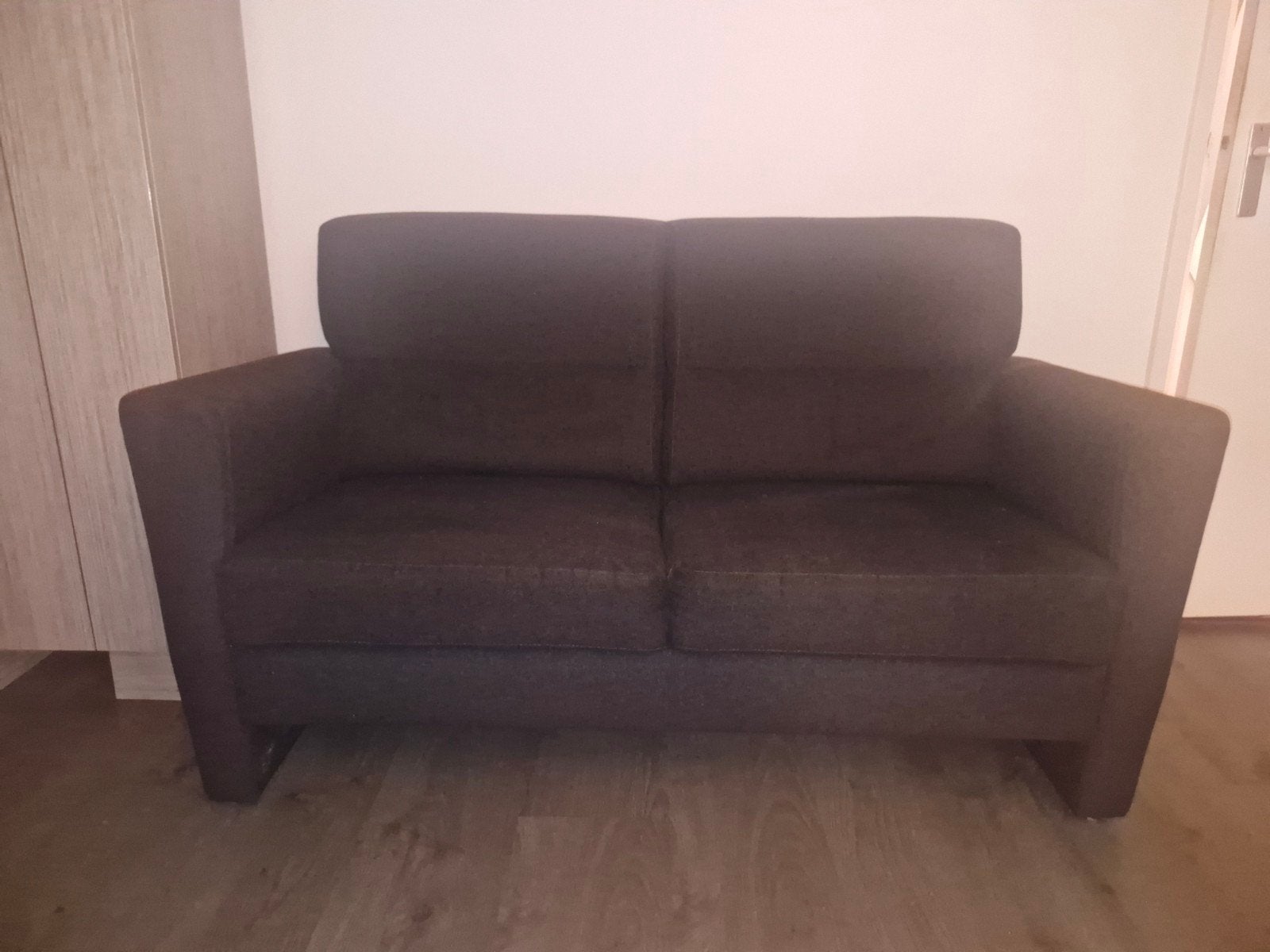 Comfortabele tweepersoonsbank - Donkergrijs, Modern, Compact, Gebruikt, 150 tot 200 cm, Tweepersoons