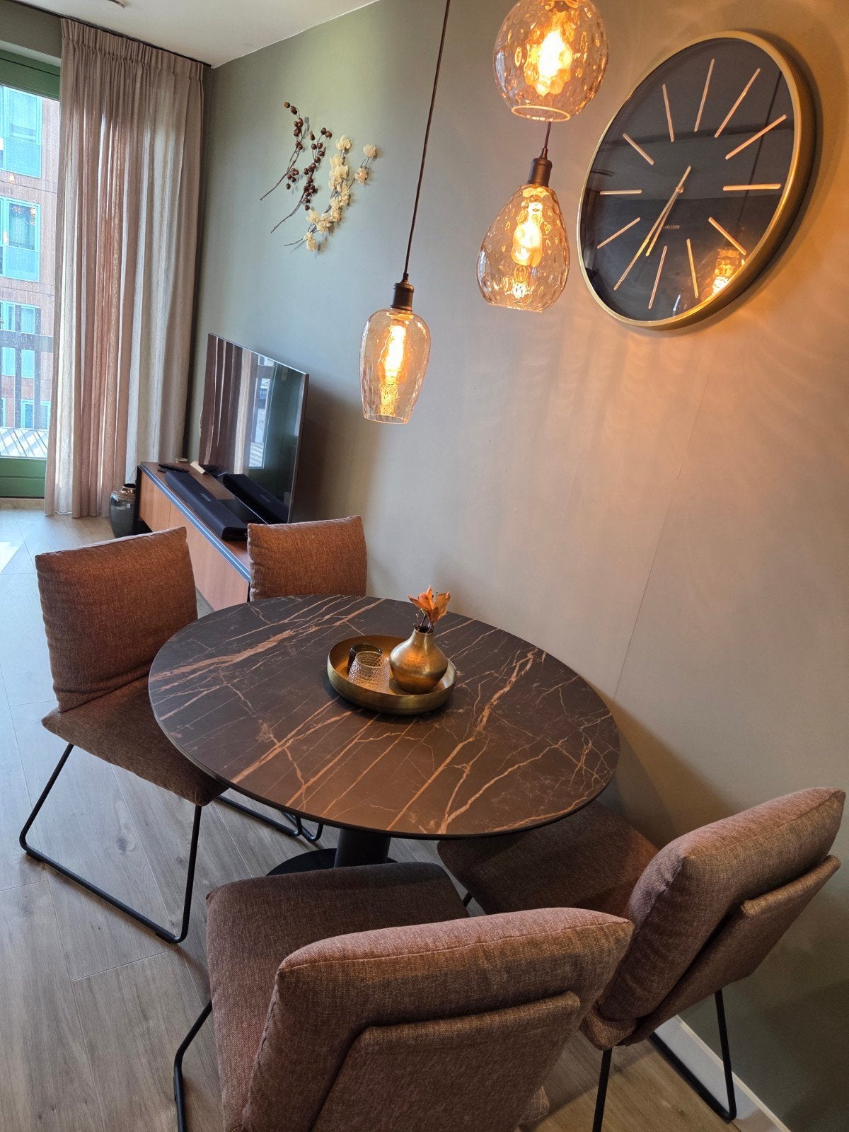 Ronde keramiek eethoek + 4 lichtbruine stoelen, Ophalen, Rond, Zo goed als nieuw, Modern, Industrieel, hotel chique